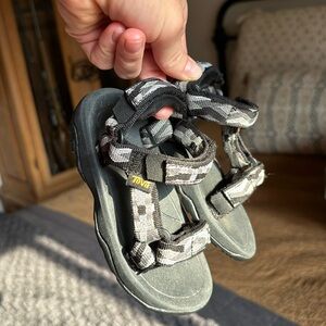 Tevas toddler
